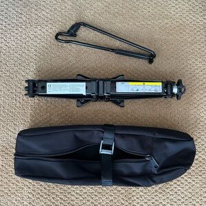 AUDI Durable Black Car Jack with Carrying Case